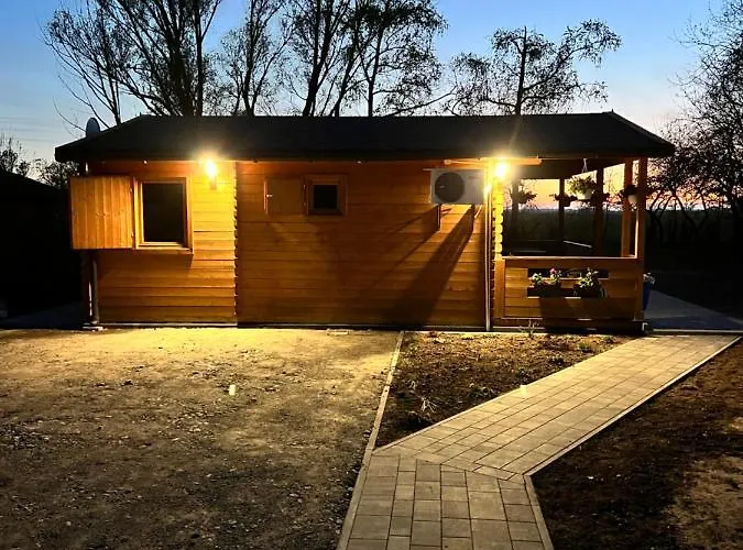 Black Horse Apartment *